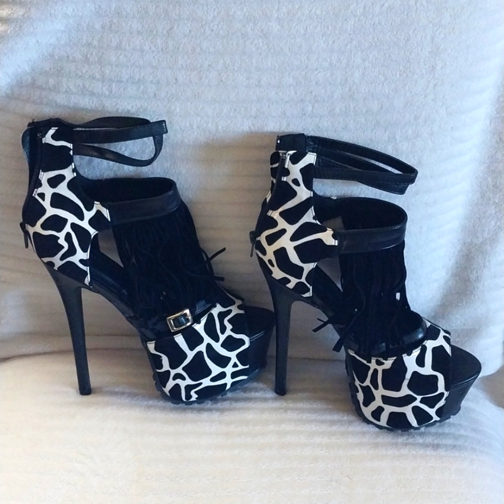 Shoe Republic La platform stiletto in blk/wht size 8.5, 6.5in heel, never worn